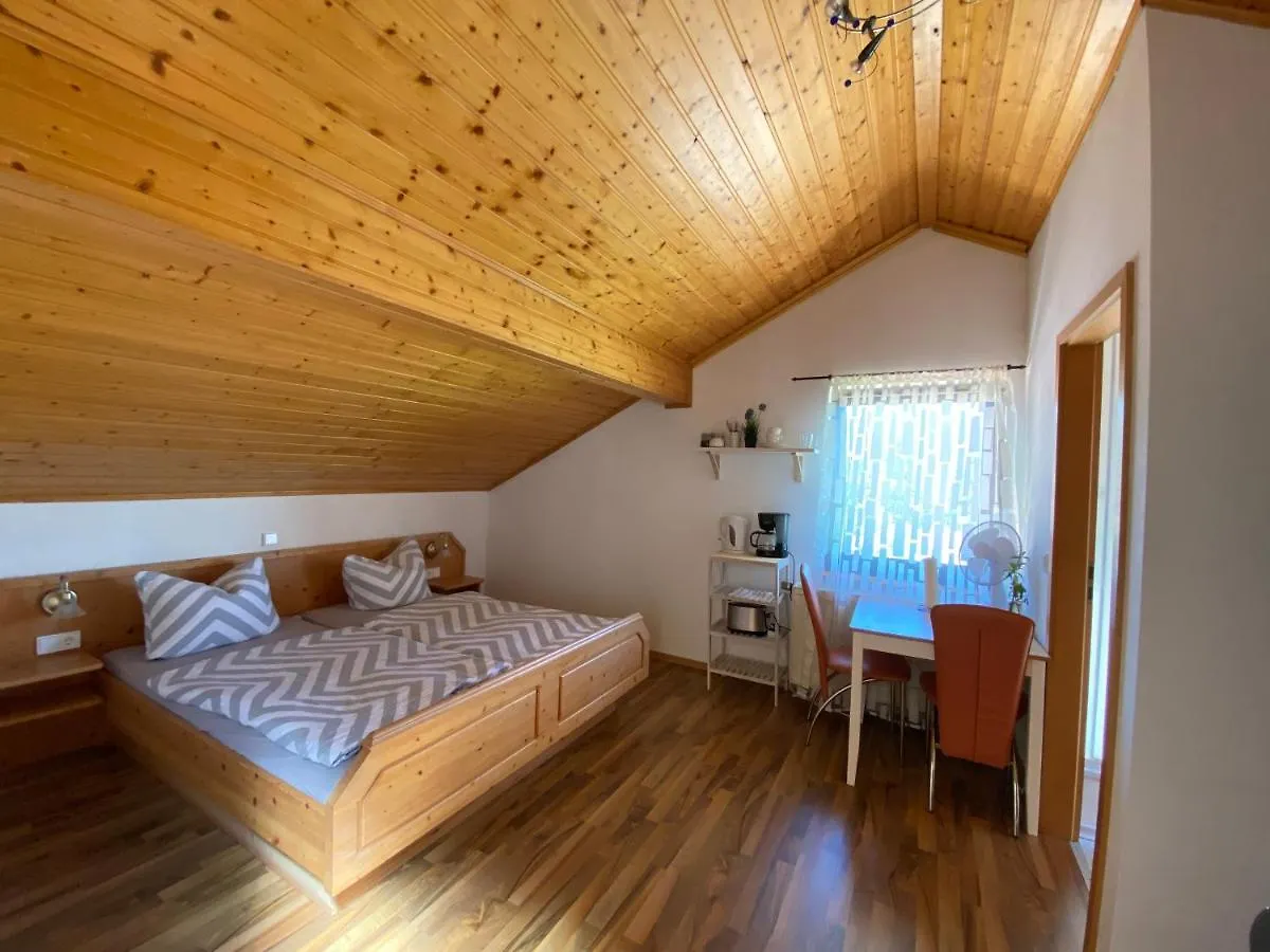 Ferienhaus Am Kagerstein ノイキルヒェン・バイム・ハイリゲン・ブルート