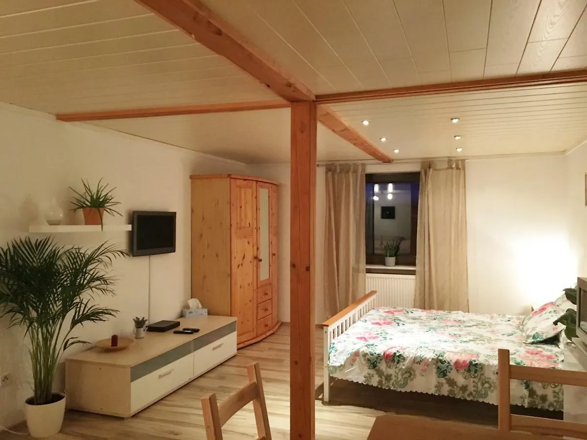 Ferienhaus Am Kagerstein ノイキルヒェン・バイム・ハイリゲン・ブルート カントリーハウス