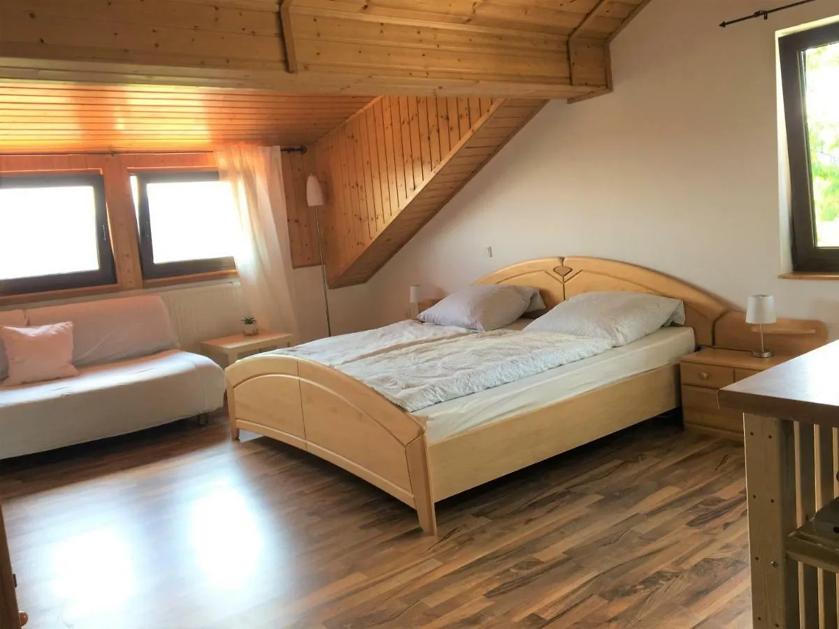 カントリーハウス Ferienhaus Am Kagerstein ノイキルヒェン・バイム・ハイリゲン・ブルート